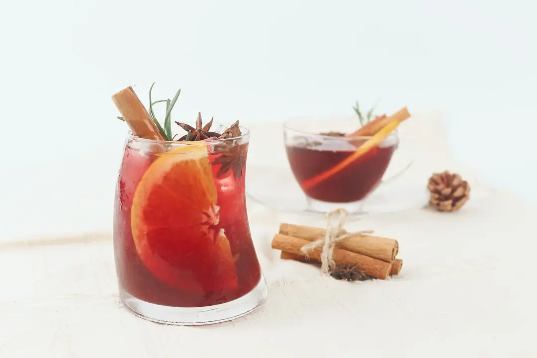 Så gör du kanelsockerlag – enkelt recept för drinkar illustration