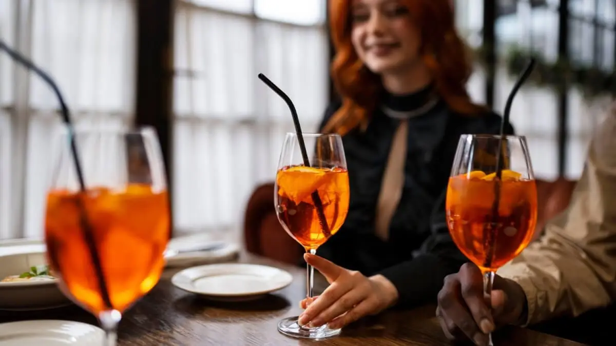 Prova några nya twistar på Aperol spritz illustration