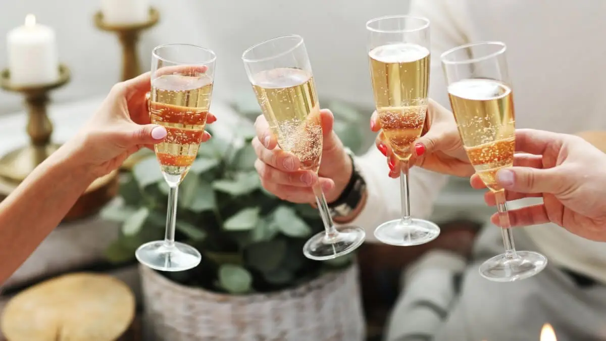 Så skapar du en elegant champagneprovning hemma