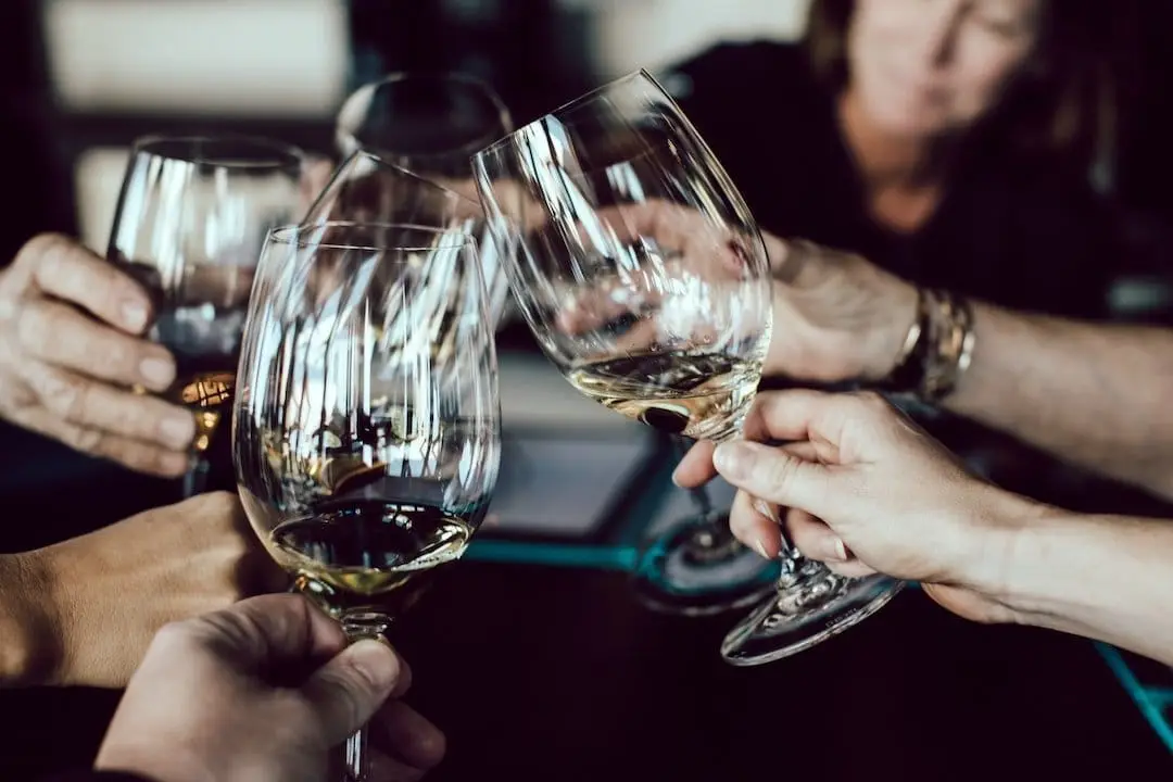 Uppgradera festen med exklusiva whiskydrycker illustration
